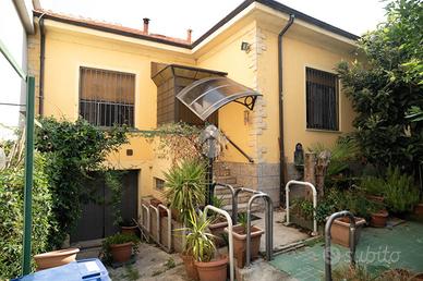 CASA SEMINDIPENDENTE A TORINO