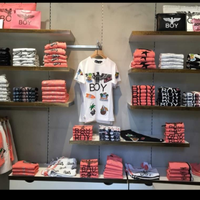 Arredamento completo per Negozi di Abbigliamento