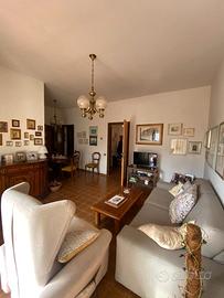 Appartamento con ampia terrazza a livello