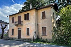 Immobile in asta di 210 m² con più di 5 locali a G