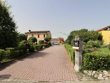 VILLA SINGOLA A SAN GIORGIO BIGARELLO
