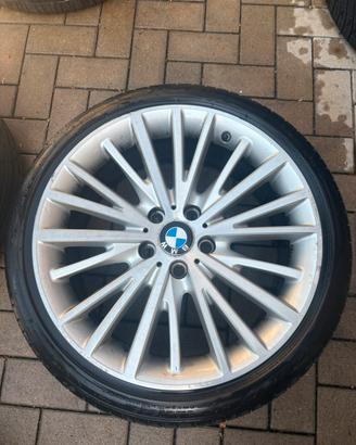 Cerchi Originali BMW 19” con Gomme Pirelli P Zero