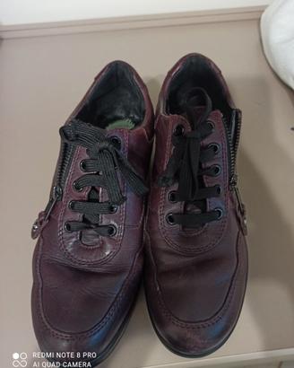 Scarpe in pelle bordeaux con cerniera laterale 37