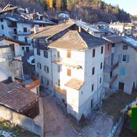 PORZIONE DI CASA DA RISTRUTTURARE