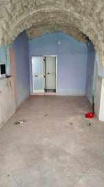 Via Maddalena locale commerciale