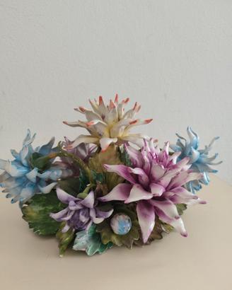 Centrotavola  floreale in porcellana Capodimonte