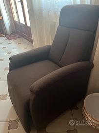 Poltrona relax movimento elettrico come nuova