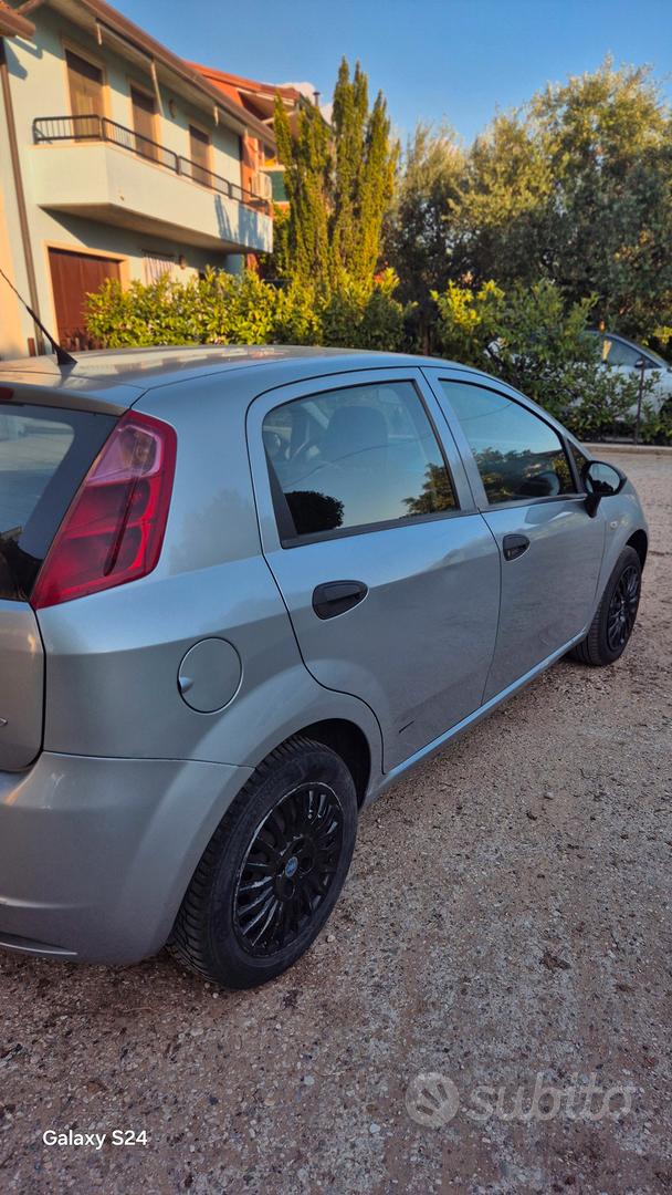 Fiat Grande Punto 2007 photo 2