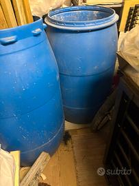 Fusto in plastica da 200 lt.