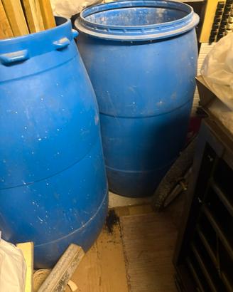 Fusto in plastica da 200 lt.