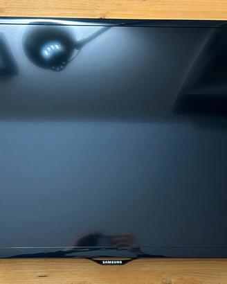 Samsung 32" Full HD + Staffa Parete