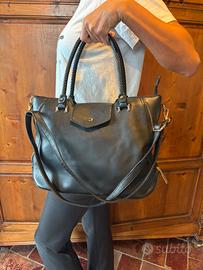 Borsa nera pelle con  tracolla e manicotti