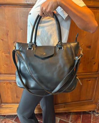 Borsa nera pelle con  tracolla e manicotti