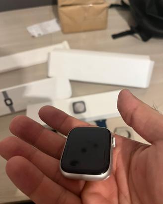 Apple Watch 8 45mm + cinturini