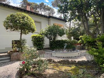 Villa classica a quecianella vista mare con parco