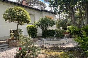 Villa classica a quecianella vista mare con parco