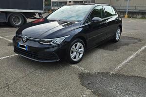 Volkswagen Golf 8 1.0 eTSI