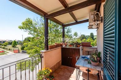 TRILOCALE MODERNO CON TERRAZZO, DOPPI SERVIZI E AM