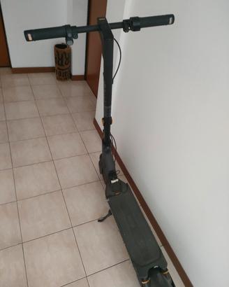 monopattino ninebot max g2