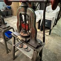 Pressa a mano ( bilanciere )