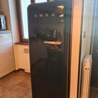 Frigorifero SMEG nero stile anni 60