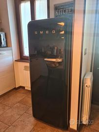 Frigorifero SMEG nero stile anni 60
