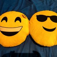 Set 2 cuscini "emoticons" NUOVI con cartellino