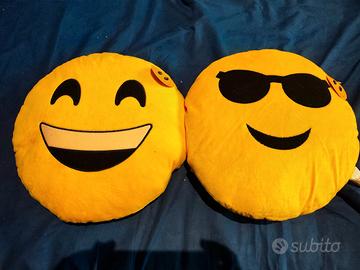 Set 2 cuscini "emoticons" NUOVI con cartellino