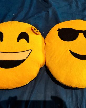 Set 2 cuscini "emoticons" NUOVI con cartellino