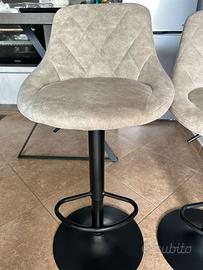 Sgabello con poggiapiedi