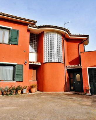Villa con 1 ettaro di terreno a Florinas