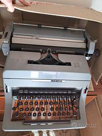 Macchina da scrivere OLIVETTI LINEA 88