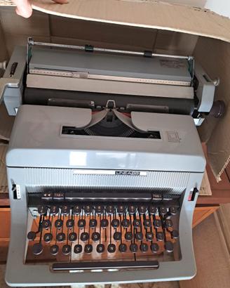 Macchina da scrivere OLIVETTI LINEA 88
