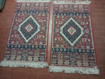 Due tappeti scendi letto