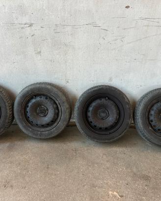 Cerchi 4x100 da 15” con gomme