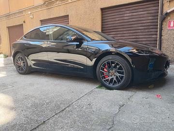 Tesla model 3 highland 4x4 long range