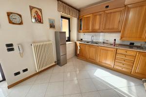 AMPIO E LUMINOSO BILOCALE, casa 4 unità. No spese