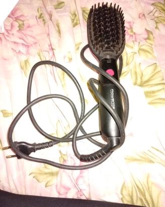 Spazzola eletrica e piastre per capelli assortiti.