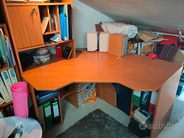 scrivania angolare porta PC colore ciliegio