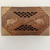 Scatola portaoggetti in legno con intarsi