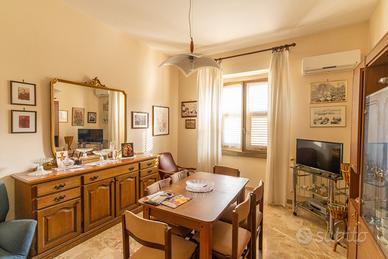 PRIVATO VENDE: Ampio 3 Vani + Accessori