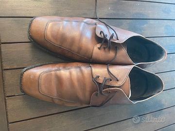 Scarpe in pelle marrone stringate