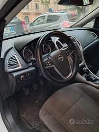 OPEL Astra 4ª serie - 2012