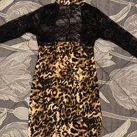 Vestito leopardato con pizzo.