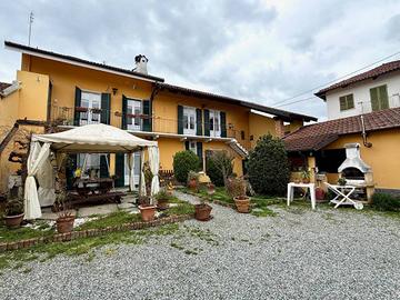 Villa di 220 m² con più di 5 locali e box auto a C