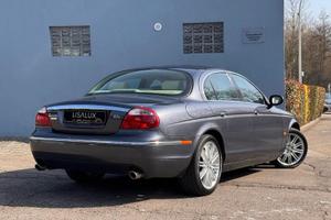 Jaguar S-Type per amatori, meccanici o commerciant