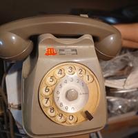 telefono vintage grigio a disco