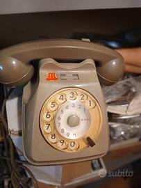 telefono vintage grigio a disco