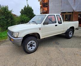 Toyota Hilux 2.5 D 83CV 4X4 EXTRA CAB