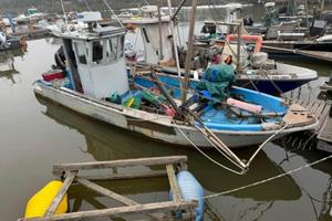 Barca attrezzata pesca vongole